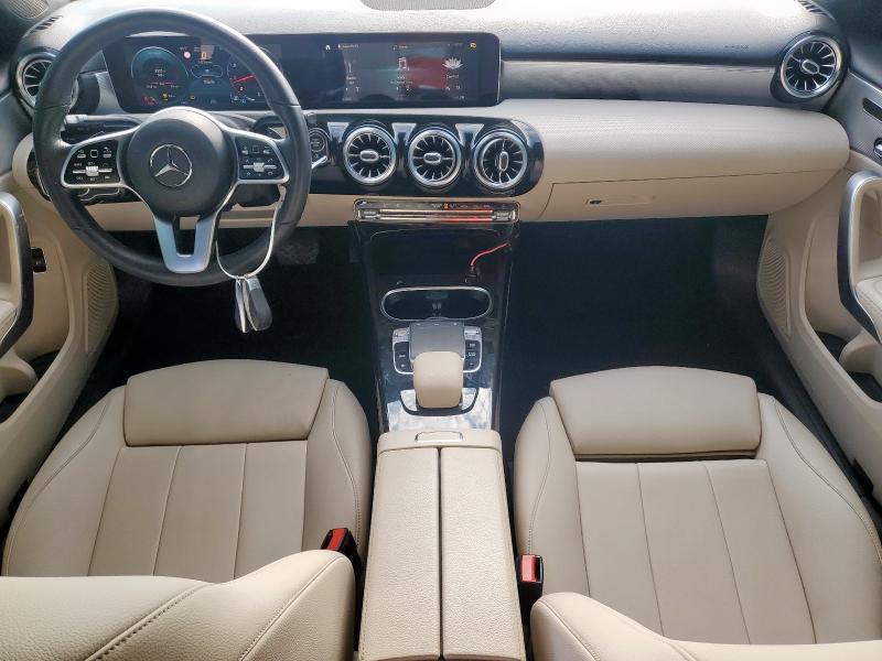  MERCEDES-BENZ A-CLASS 2019 Белы