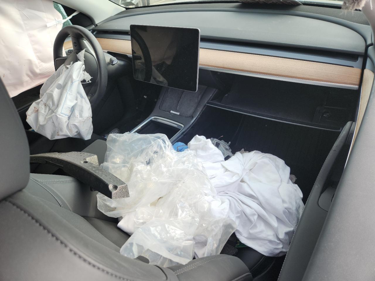 2025 Tesla Model Y VIN: 7SAYGDEE9SA366490 Lot: 70572035