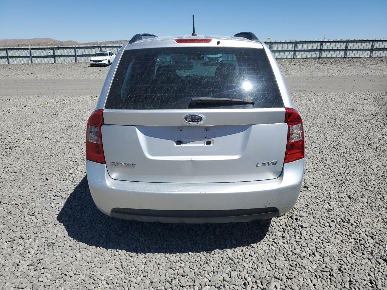 2008 Kia Rondo Lx VIN: KNAFG526387152780 Lot: 69292065
