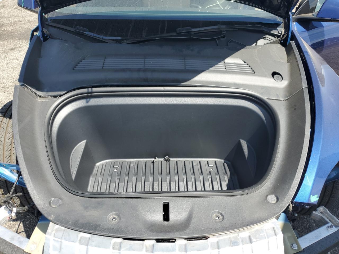 2023 Tesla Model Y VIN: 7SAYGDEF2PF912002 Lot: 70494555