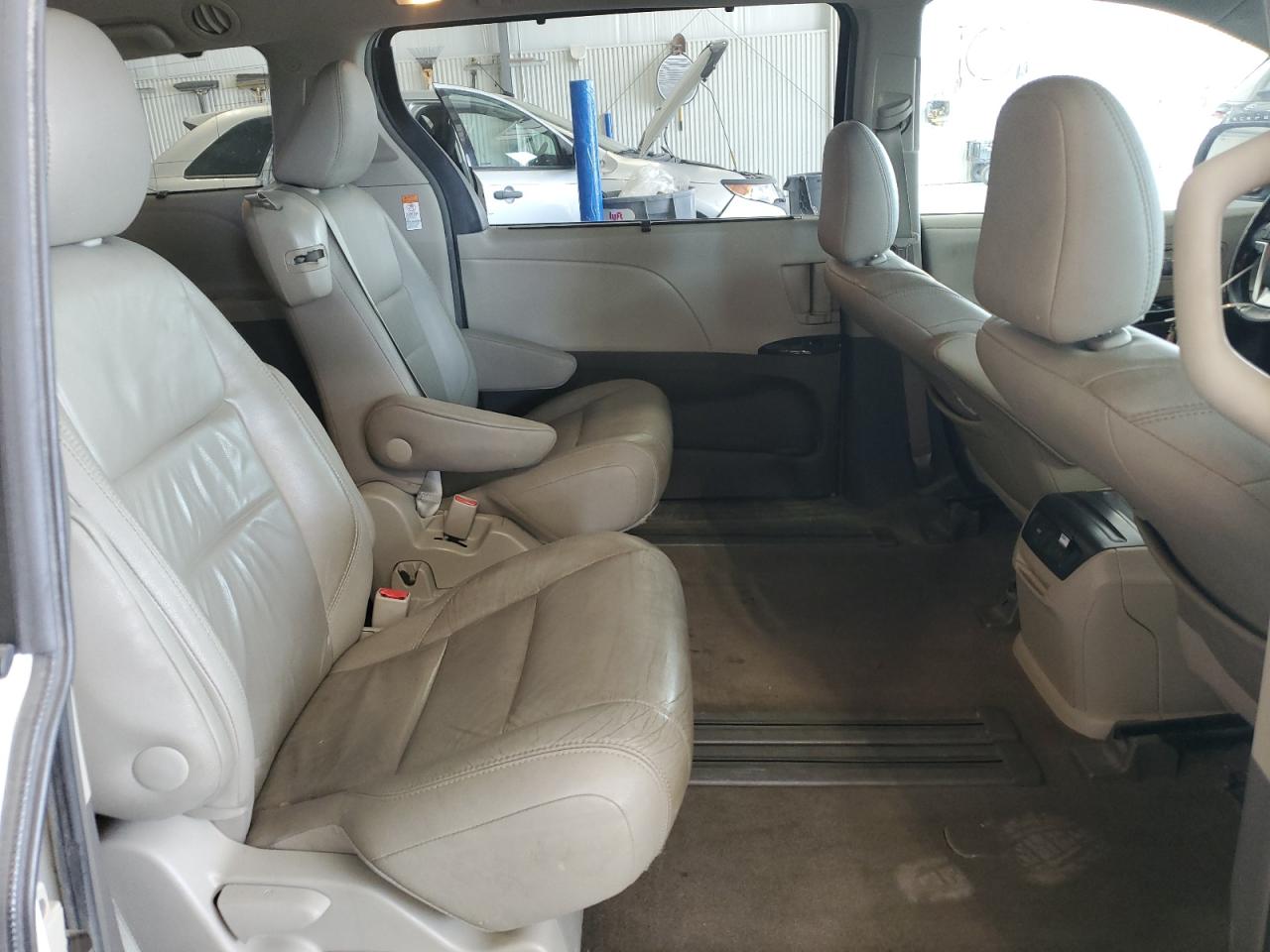 2016 Toyota Sienna Xle VIN: 5TDYK3DC7GS727145 Lot: 70638835