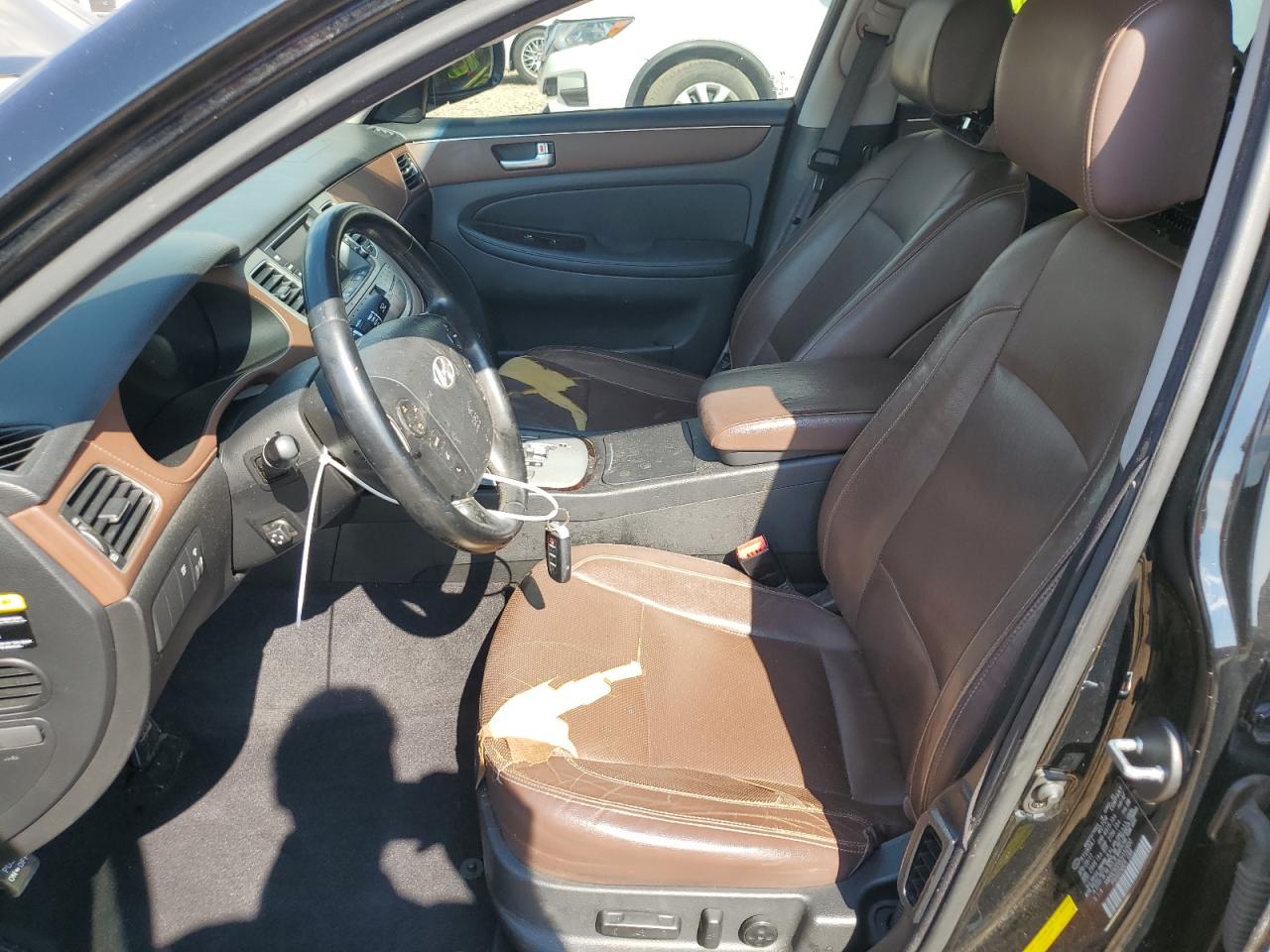 2012 Hyundai Genesis 3.8L VIN: KMHGC4DD3CU152650 Lot: 69176895