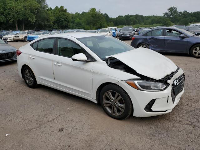 HYUNDAI ELANTRA 2017 Белы