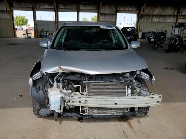  NISSAN VERSA 2019 Srebrny