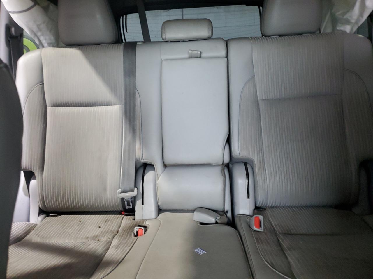 2018 Toyota Highlander Le VIN: 5TDBZRFH4JS490683 Lot: 69041145