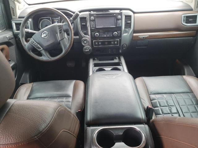  NISSAN TITAN 2017 Bordowy