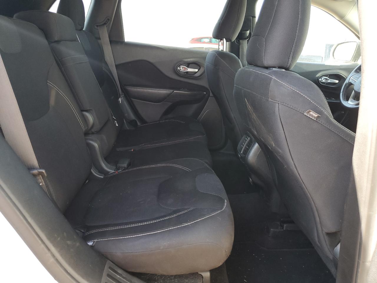 2015 Jeep Cherokee Latitude VIN: 1C4PJMCB7FW633150 Lot: 68693605