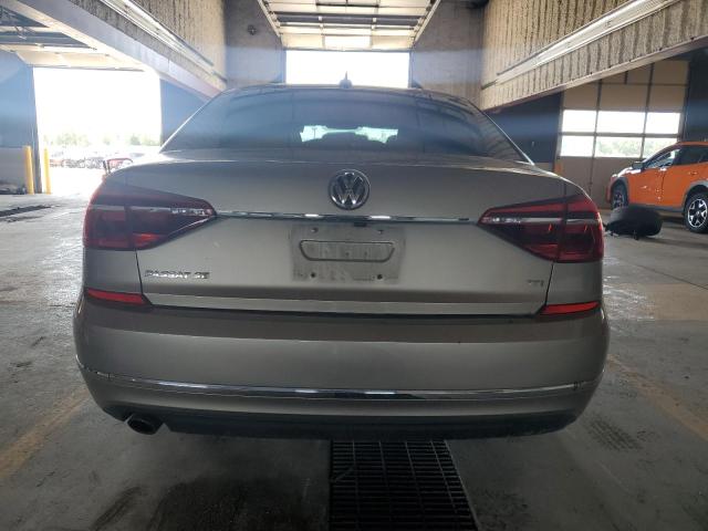  VOLKSWAGEN PASSAT 2017 Золотой