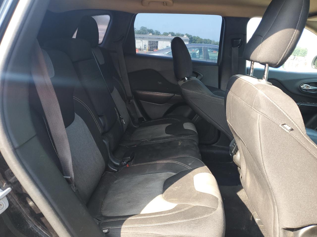 2014 Jeep Cherokee Latitude VIN: 1C4PJMCS2EW121407 Lot: 68902205