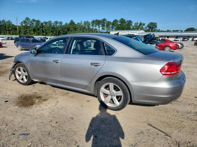 Sedans VOLKSWAGEN PASSAT 2013 Srebrny