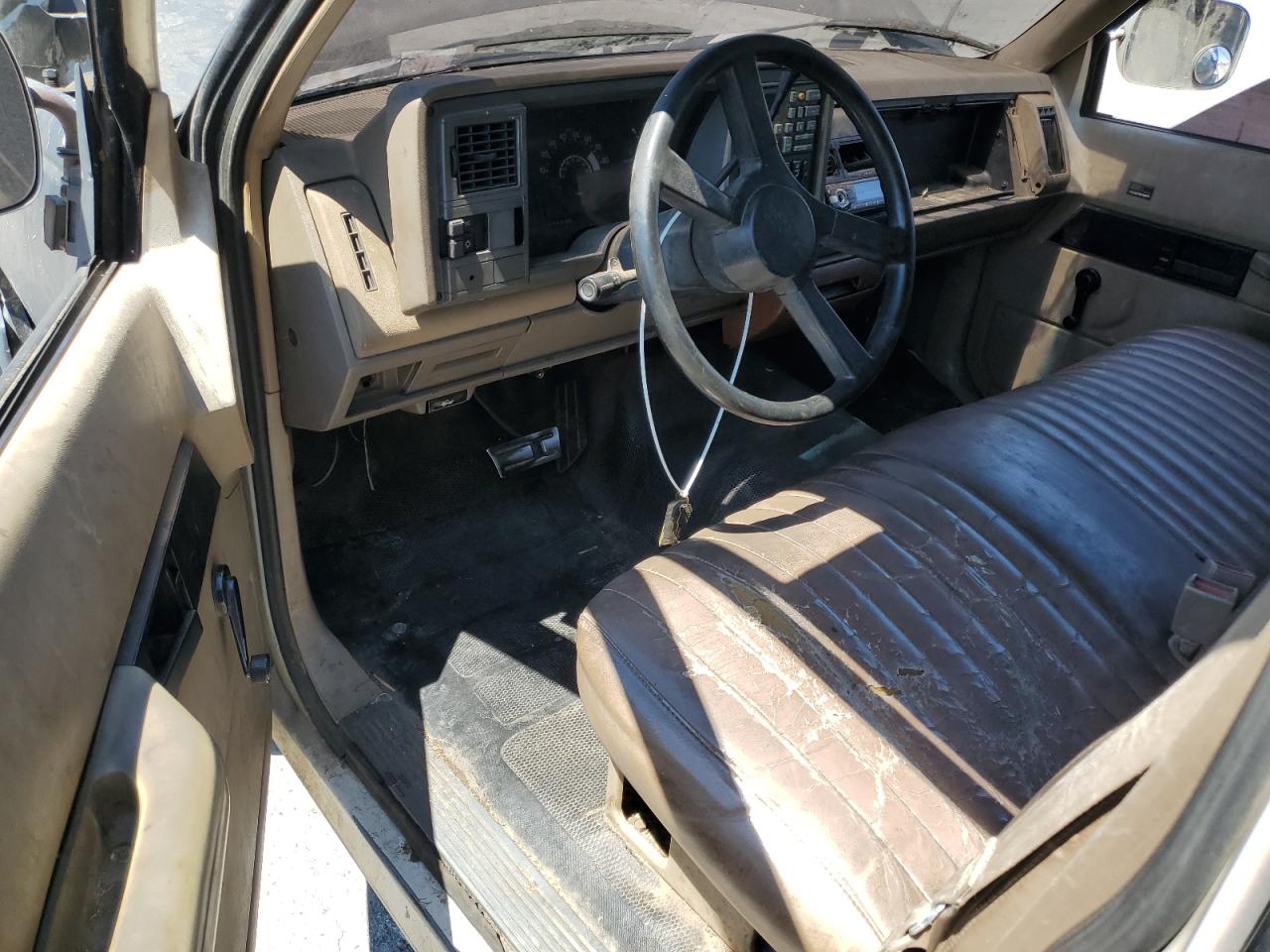 1GDGC24K9KE540543 1989 GMC Sierra C2500