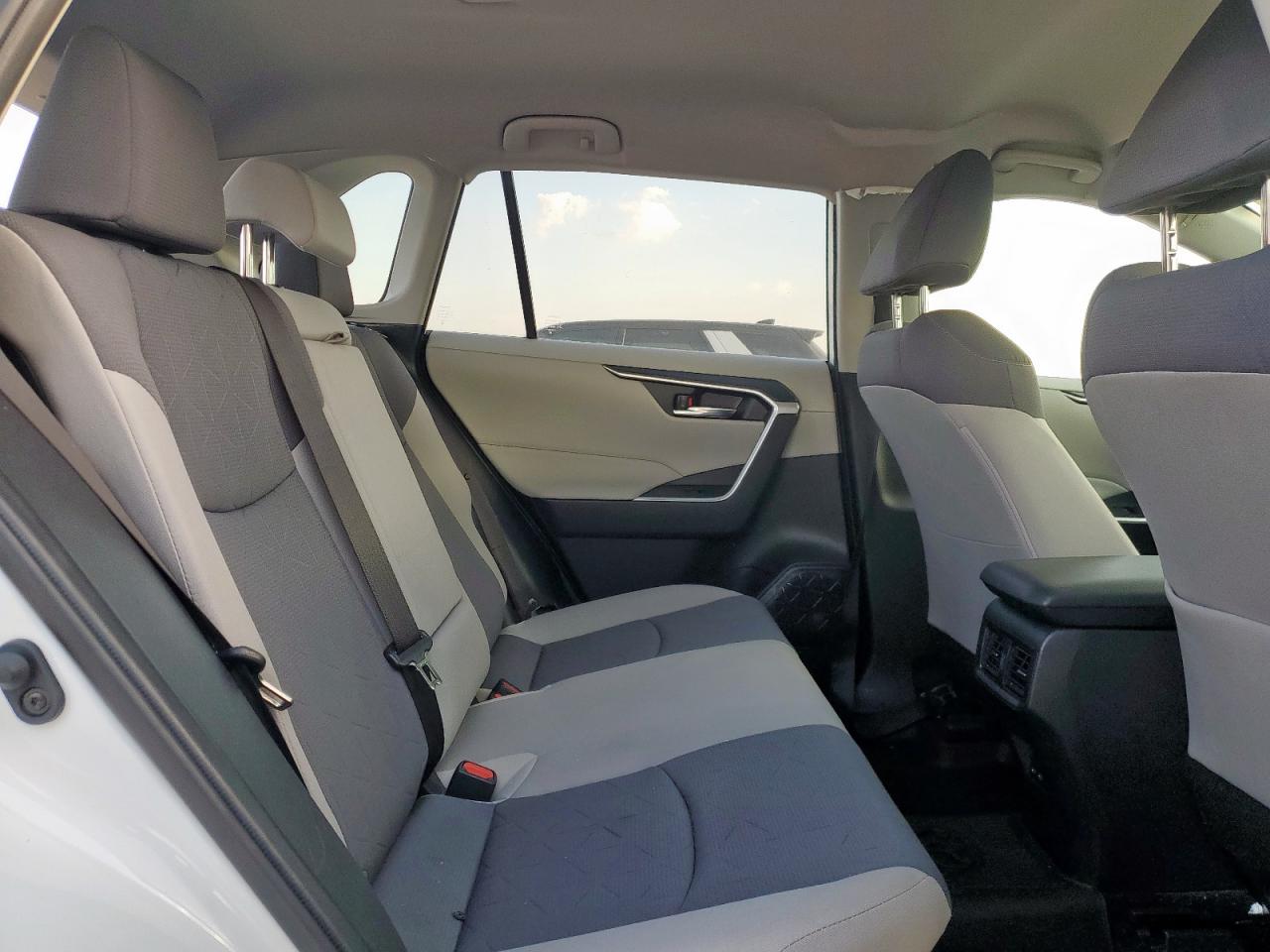 2022 Toyota Rav4 Xle VIN: JTMRWRFV5ND566233 Lot: 70844765