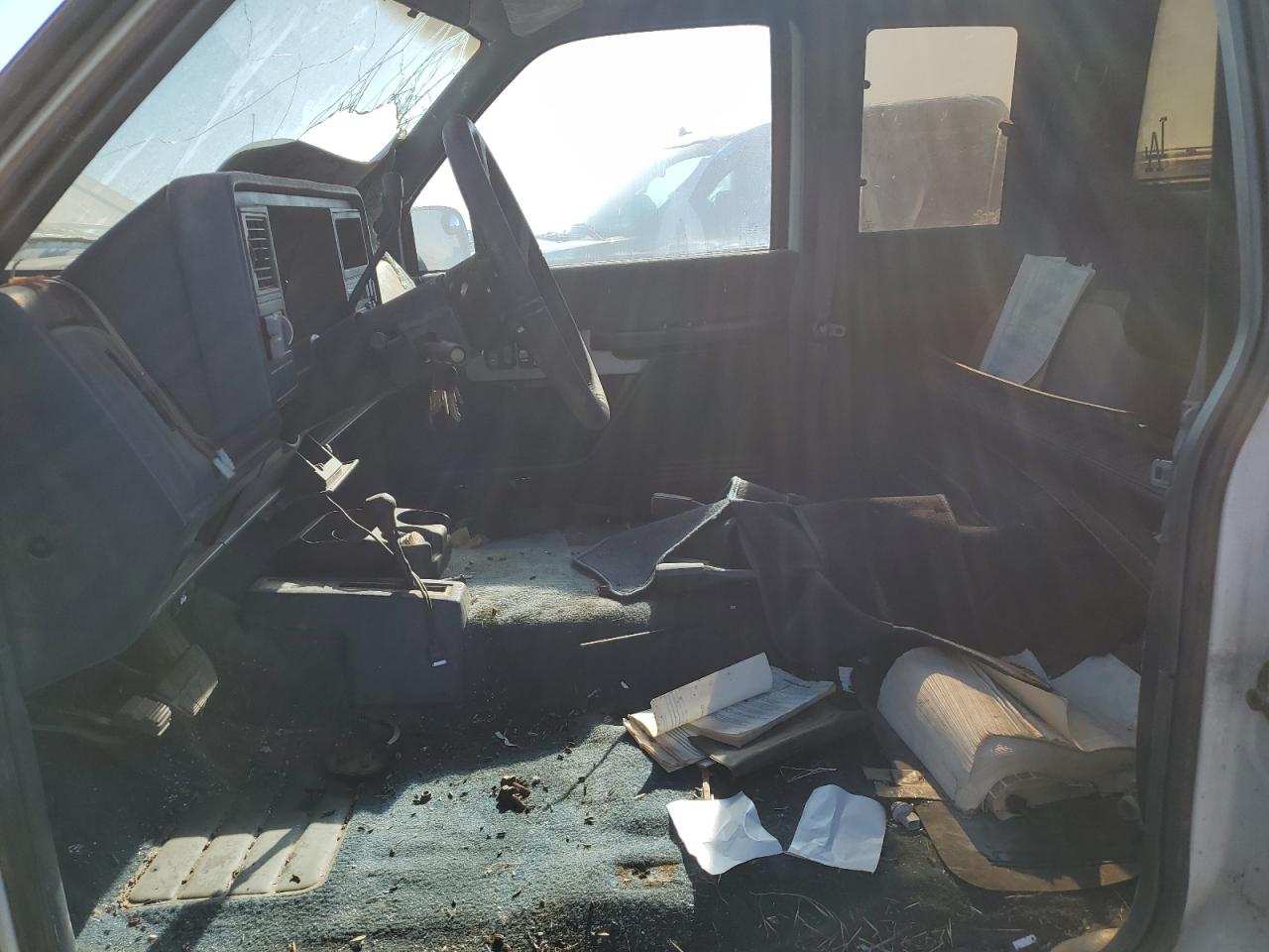 1990 Chevrolet Gmt-400 K2500 VIN: 2GCFK29K7L1195883 Lot: 70408175