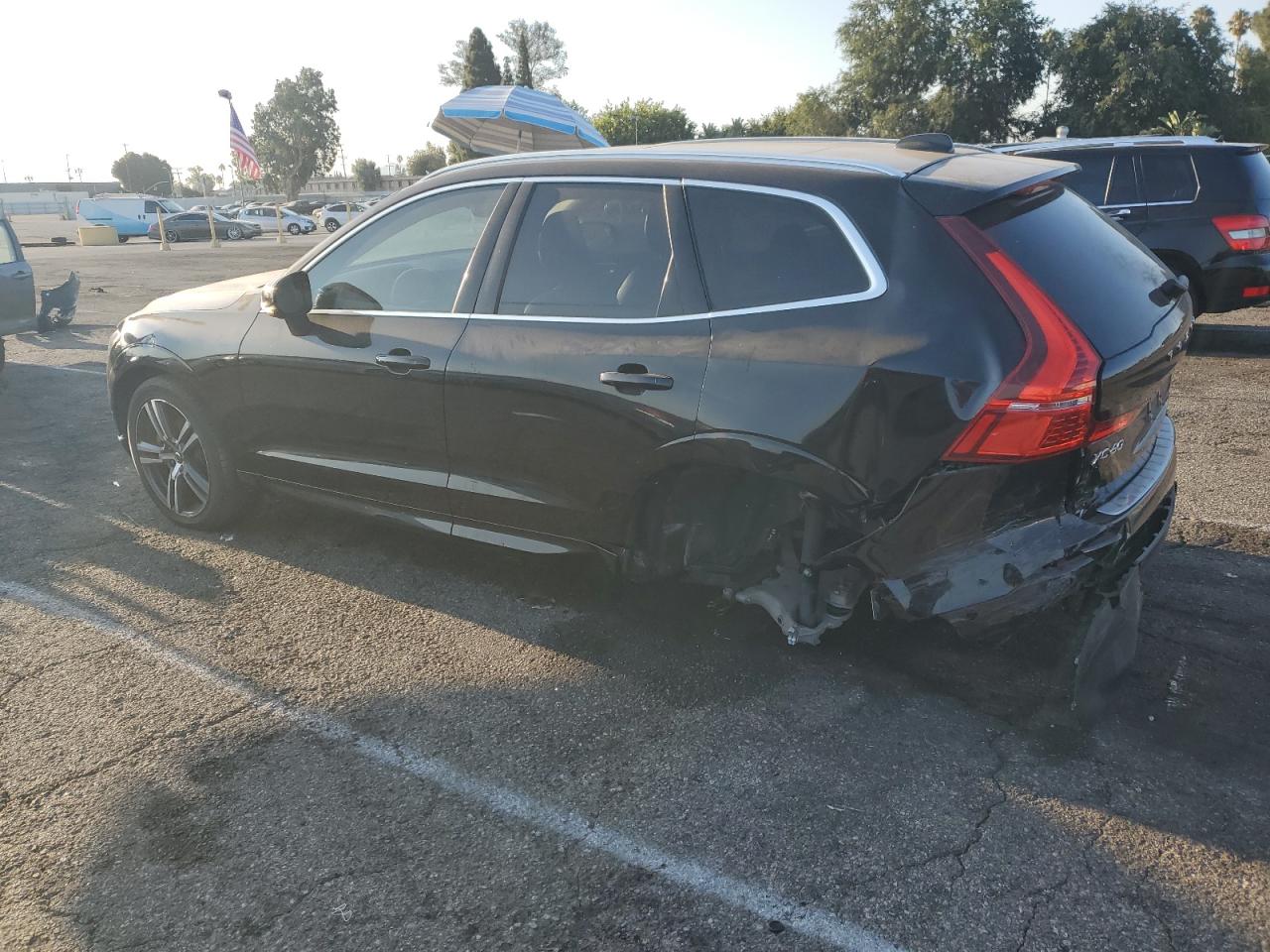 2019 Volvo Xc60 T5 Momentum black null gas LYV102DK4KB224549 photo #3