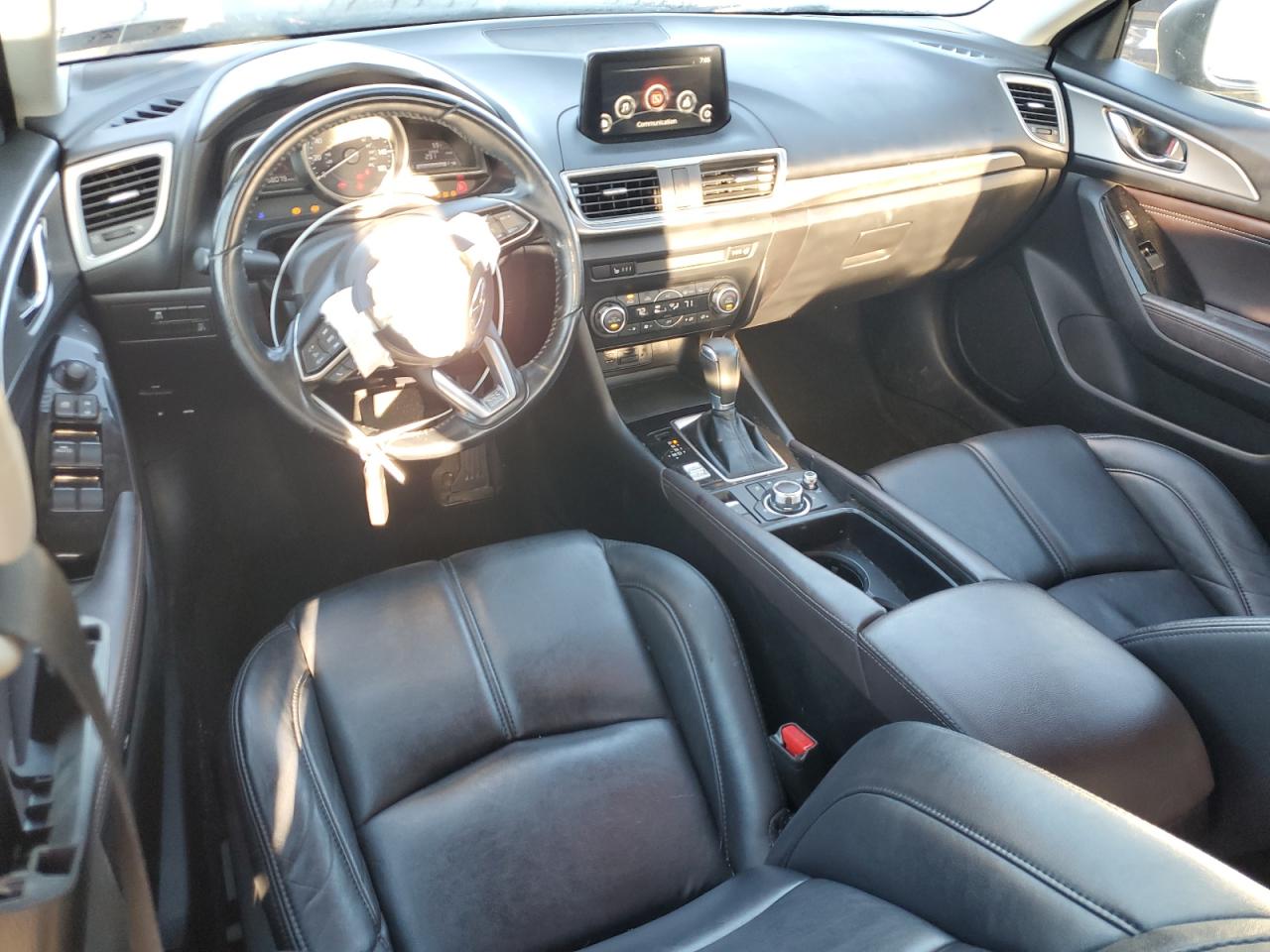 2018 Mazda 3 Touring VIN: 3MZBN1V36JM207054 Lot: 70424755