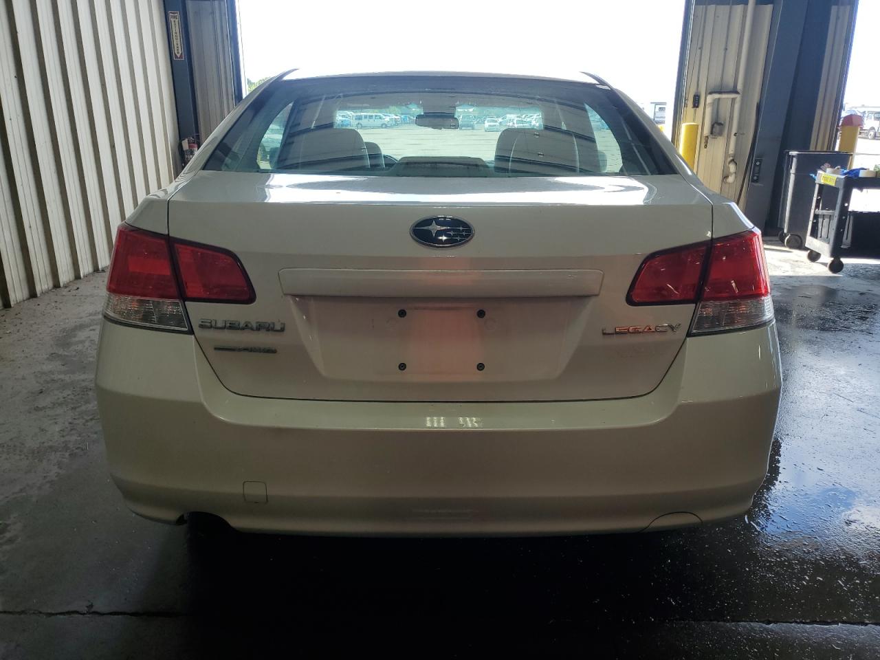 2010 Subaru Legacy 2.5I Limited VIN: 4S3BMBK68A3211859 Lot: 70022015