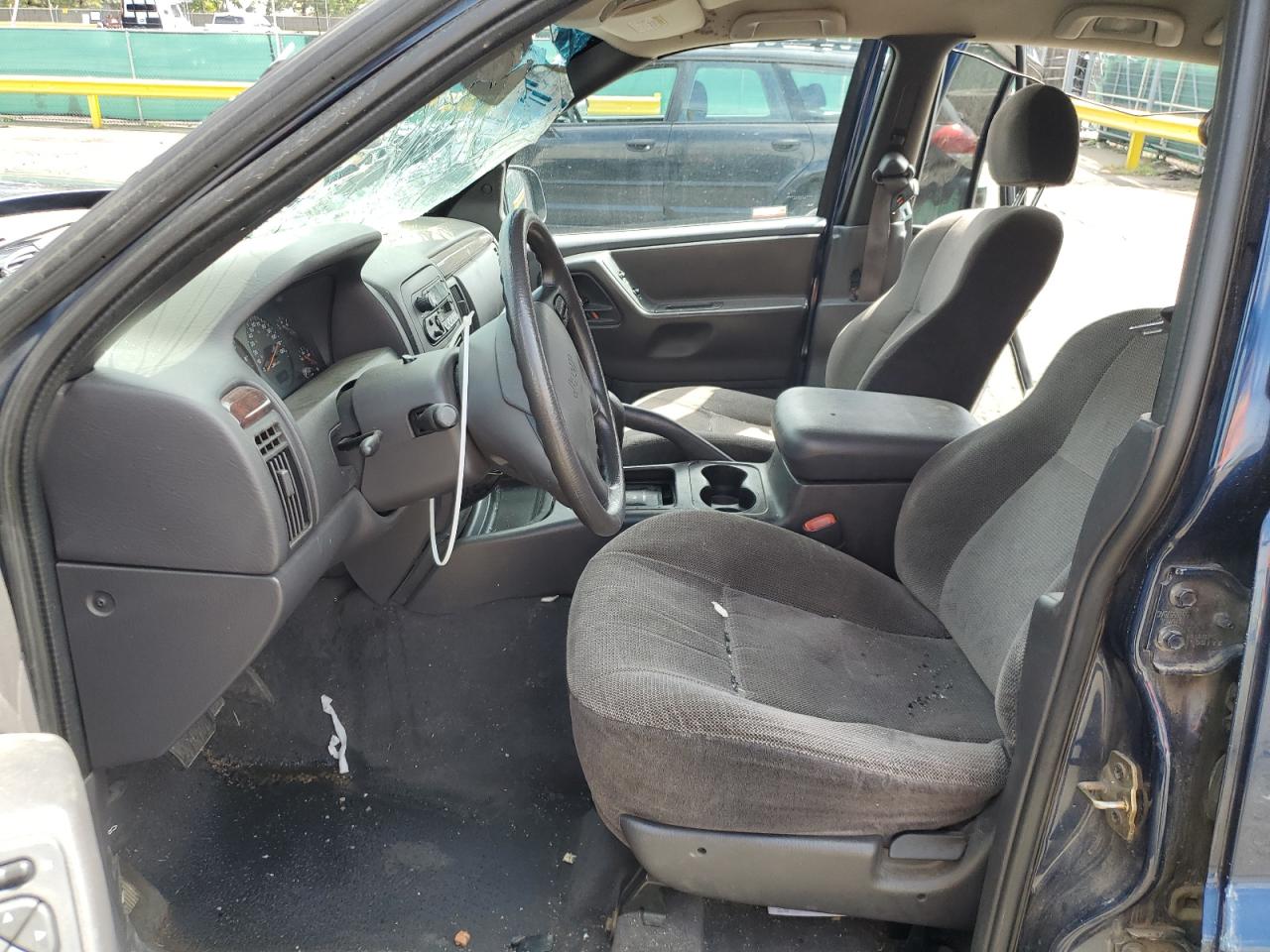 2000 Jeep Grand Cherokee Laredo VIN: 1J4GW48N2YC136669 Lot: 70655845
