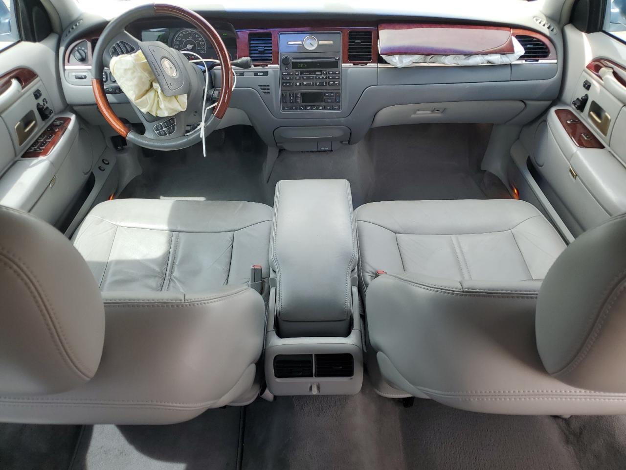 2004 Lincoln Town Car Ultimate VIN: 1LNHM83W34Y687080 Lot: 67322785