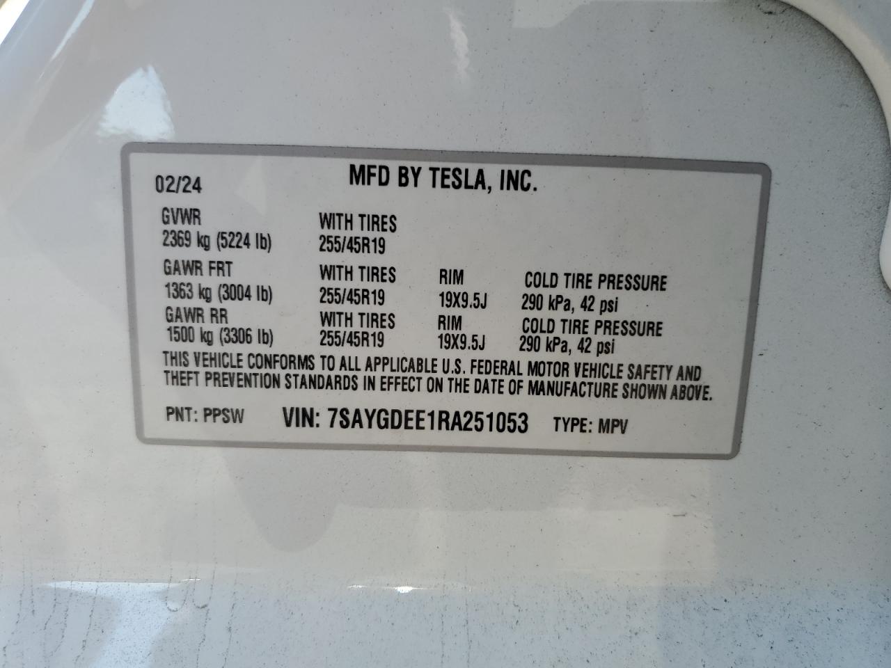 2024 Tesla Model Y VIN: 7SAYGDEE1RA251053 Lot: 66946865
