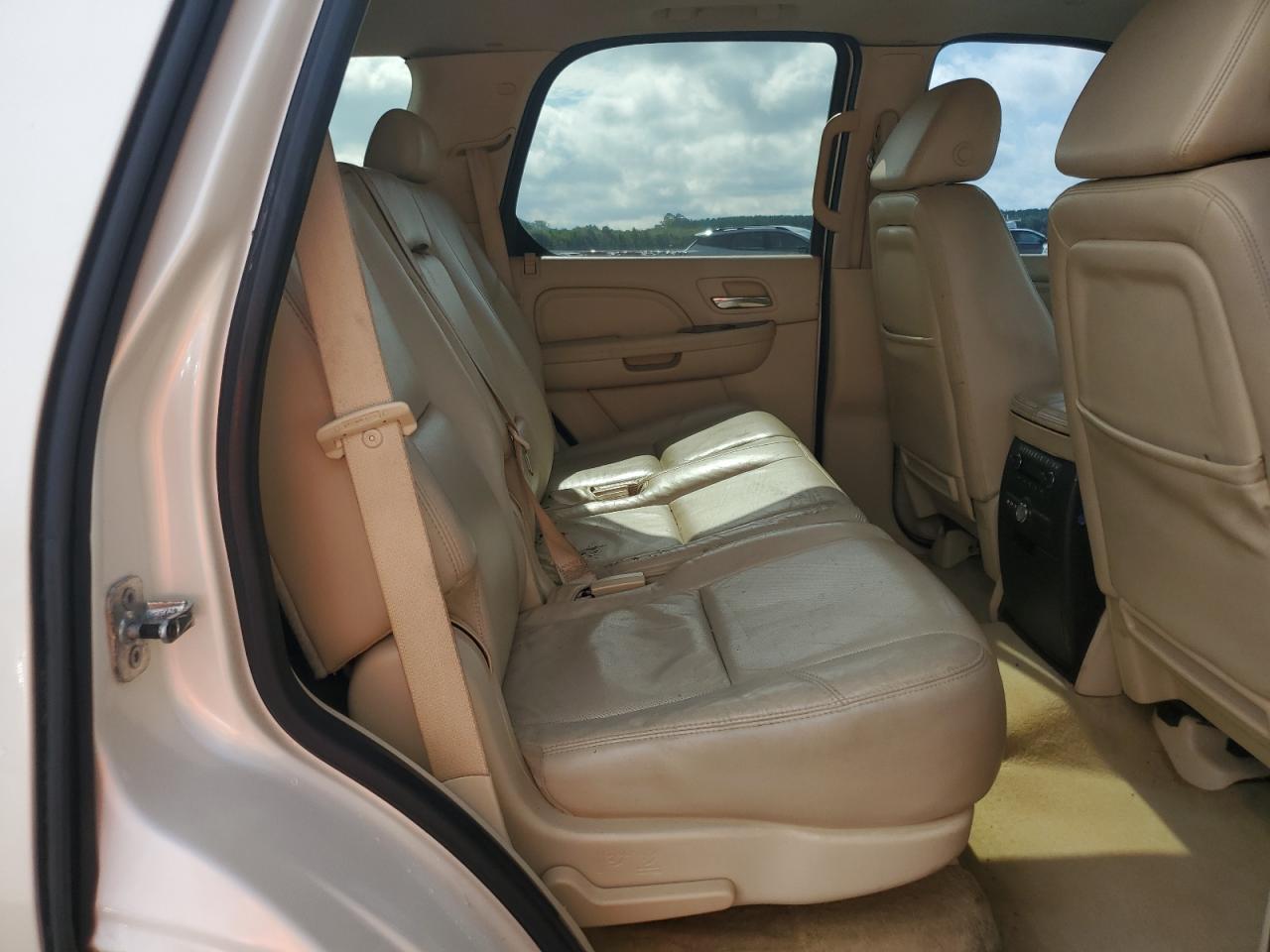 2008 Cadillac Escalade Luxury VIN: 1GYFK63898R215337 Lot: 68522925