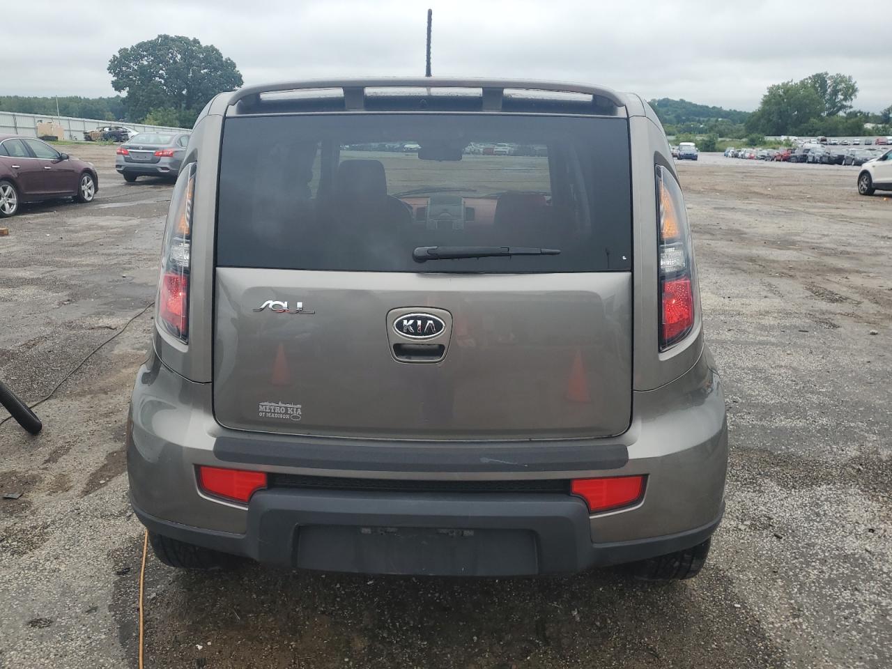 2010 Kia Soul + VIN: KNDJT2A21A7040264 Lot: 68423265