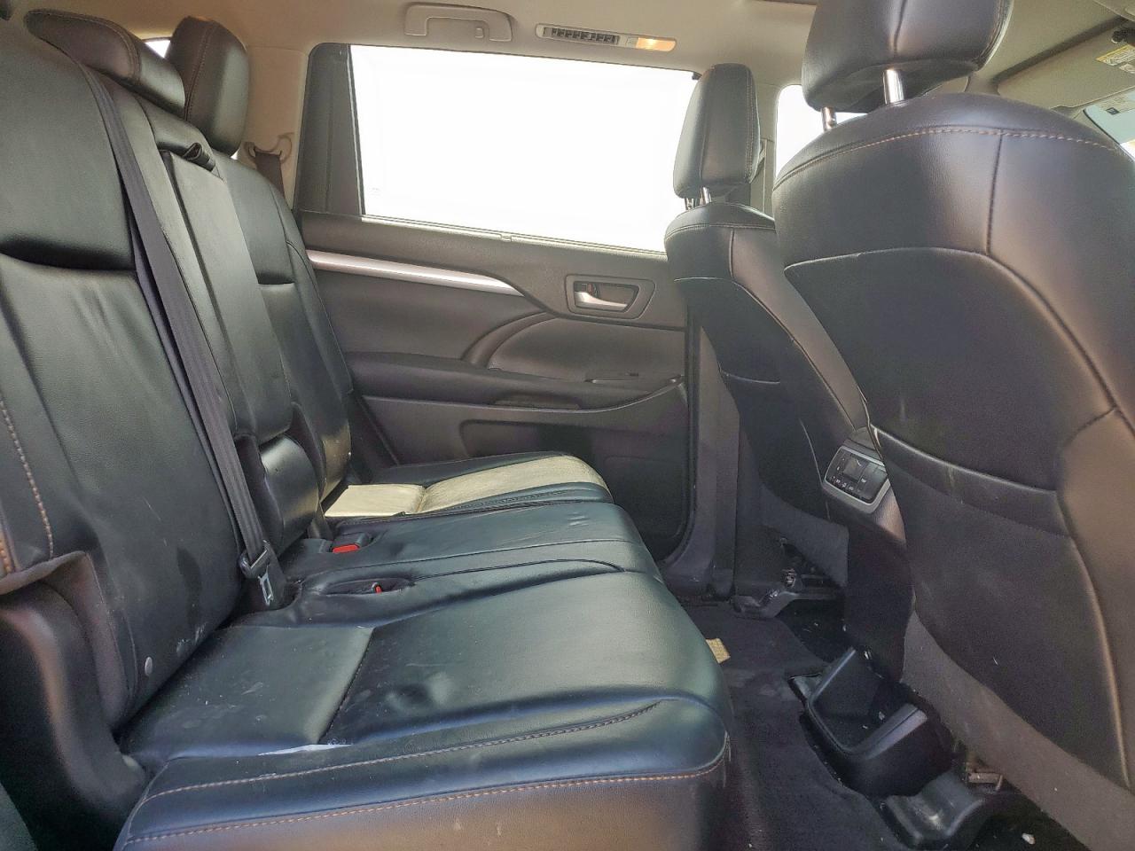 2016 Toyota Highlander Xle VIN: 5TDKKRFHXGS176632 Lot: 69291375