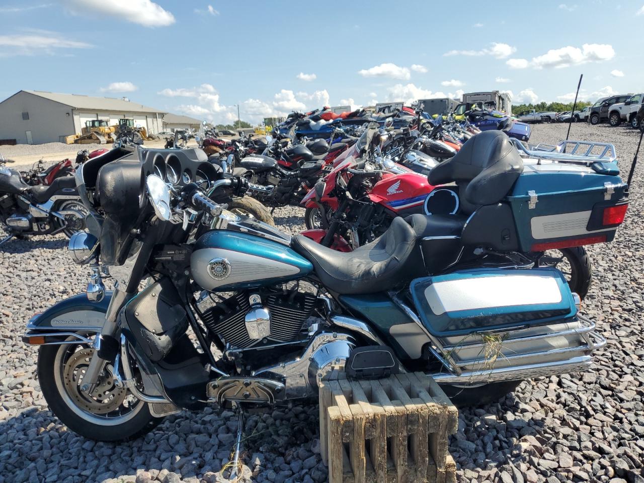 2004 Harley-Davidson Flhtcui turquoise roadster_bike gas 1HD1FCW1X4Y616007 photo #4