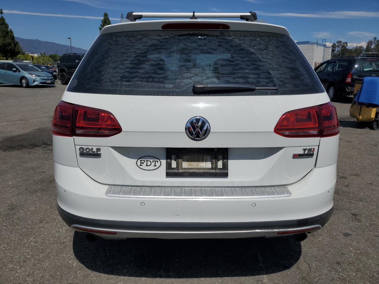 2017 Volkswagen Golf Alltrack S VIN: 3VWH17AUXHM505351 Lot: 70717005