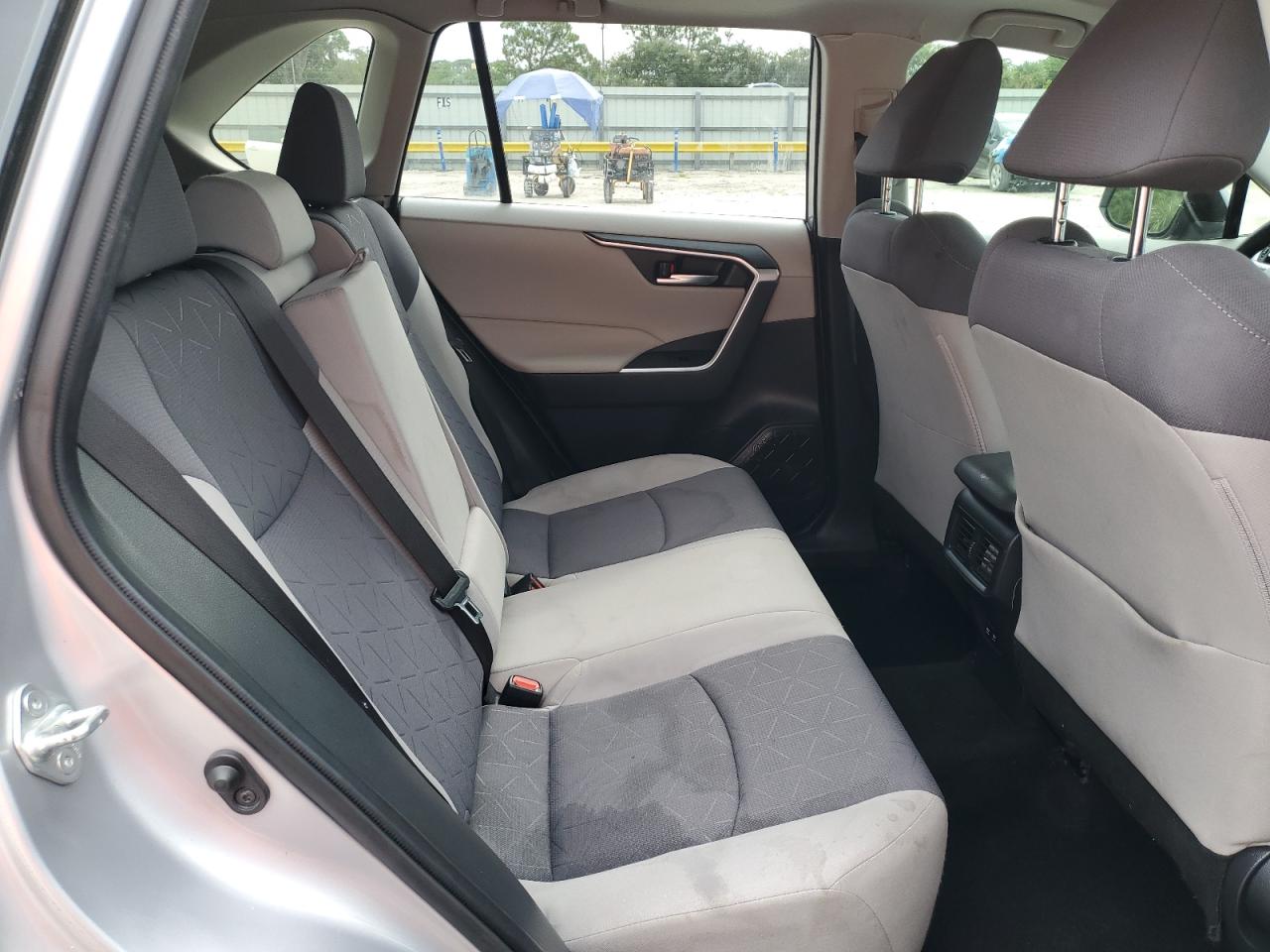 2021 Toyota Rav4 Xle VIN: JTMW1RFV2MD068779 Lot: 70234125