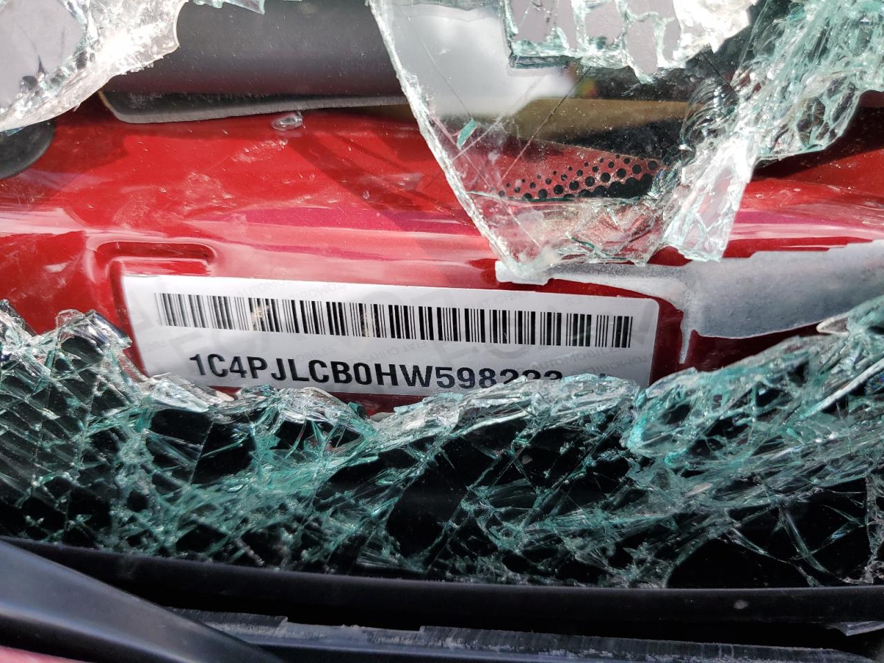 2017 Jeep Cherokee Latitude VIN: 1C4PJLCB0HW598223 Lot: 70700755