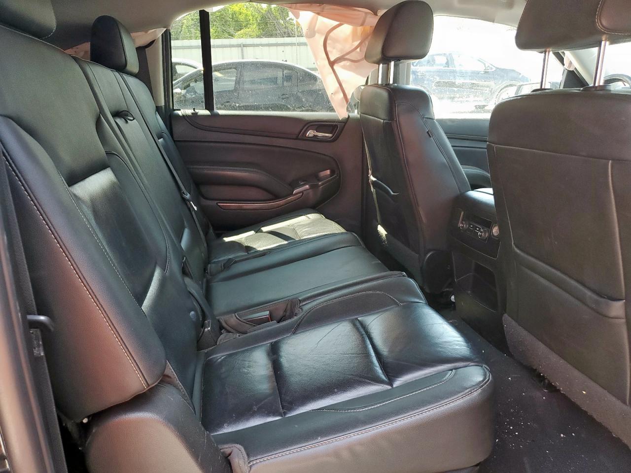2019 Chevrolet Suburban C1500 Lt VIN: 1GNSCHKC4KR330025 Lot: 70359805