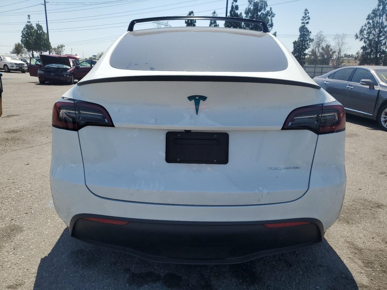 2024 Tesla Model Y VIN: 7SAYGDEE5RA225507 Lot: 68337275