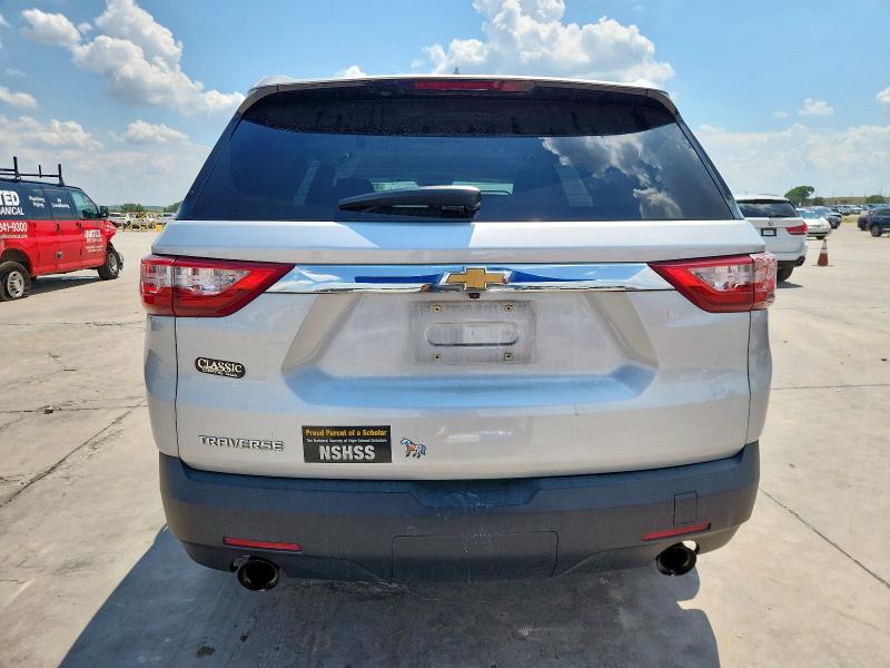  CHEVROLET TRAVERSE 2019 Серебристый