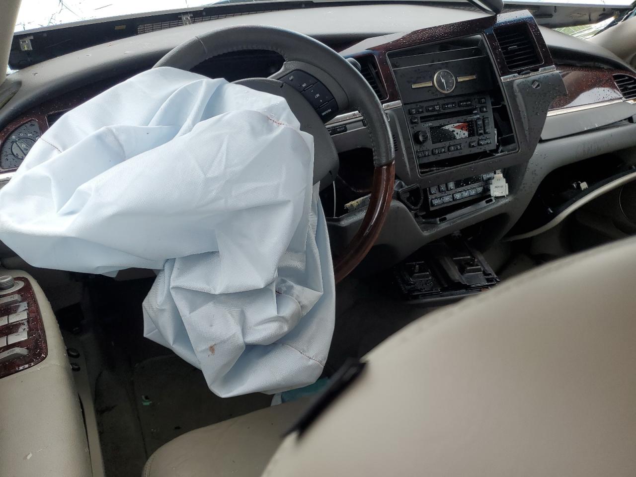 2010 Lincoln Town Car Signature Limited VIN: 2LNBL8CVXAX613358 Lot: 67851805