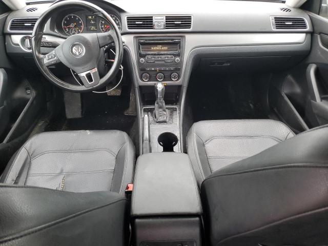 Sedans VOLKSWAGEN PASSAT 2014 Srebrny