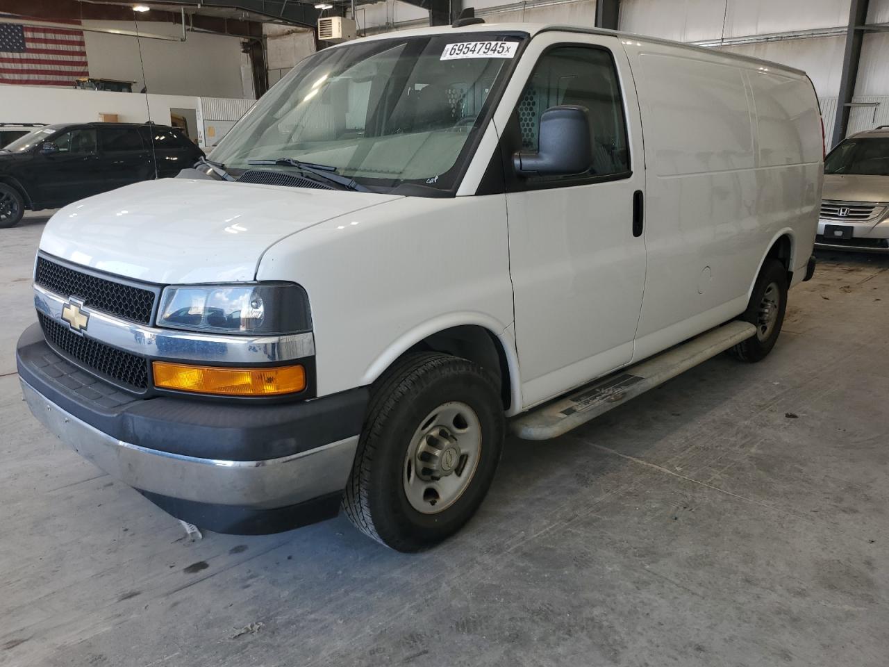 2019 Chevrolet Express G2500 white null flexible 1GCWGAFG7K1356930 photo #1