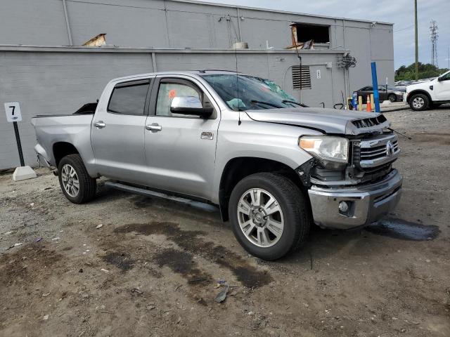  TOYOTA TUNDRA 2017 Серебристый