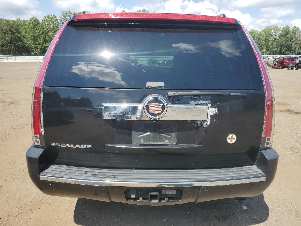 2007 Cadillac Escalade Luxury VIN: 1GYFK63847R198087 Lot: 68653075