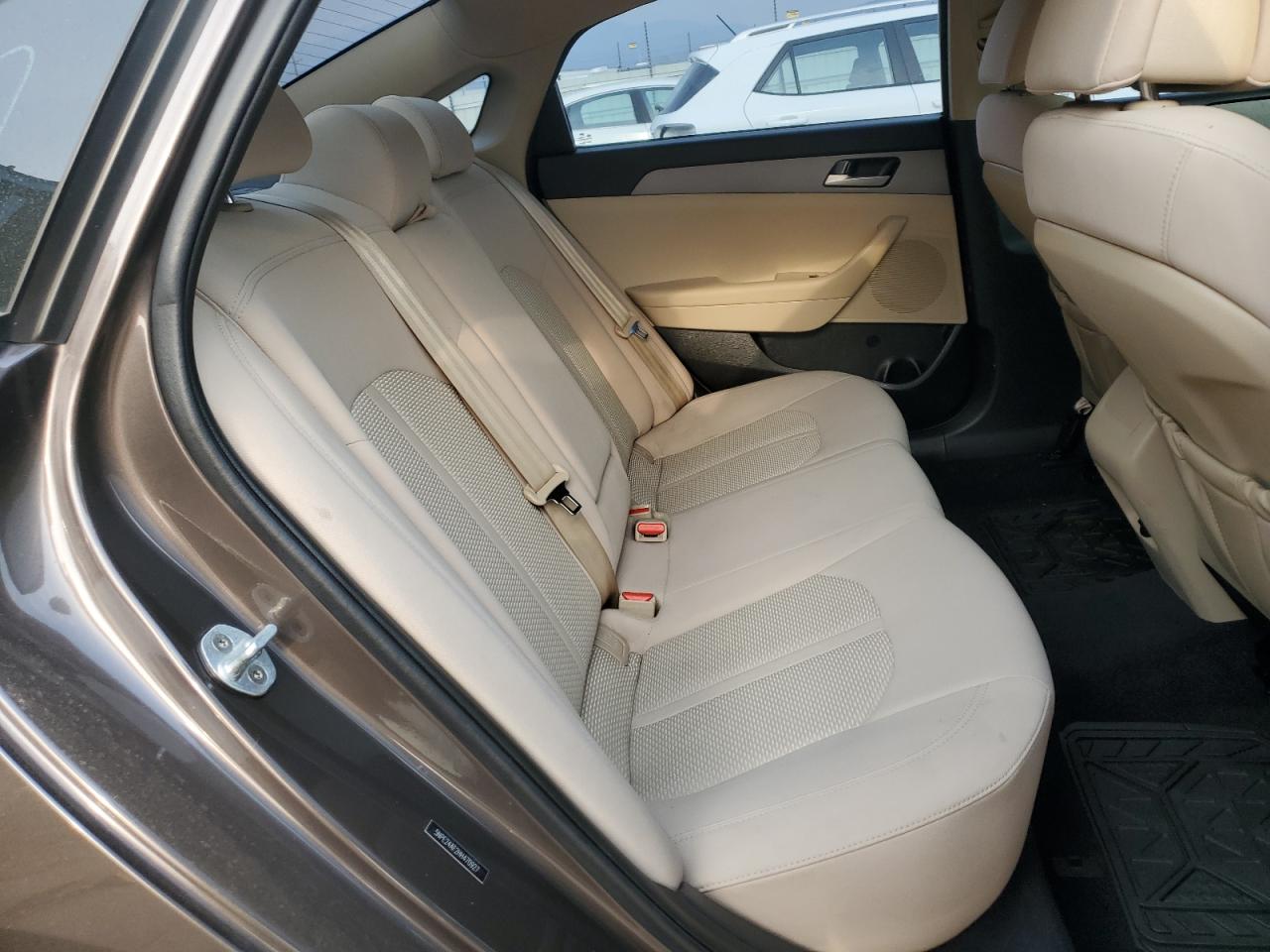 2017 Hyundai Sonata Se VIN: 5NPE24AF2HH470927 Lot: 68900525