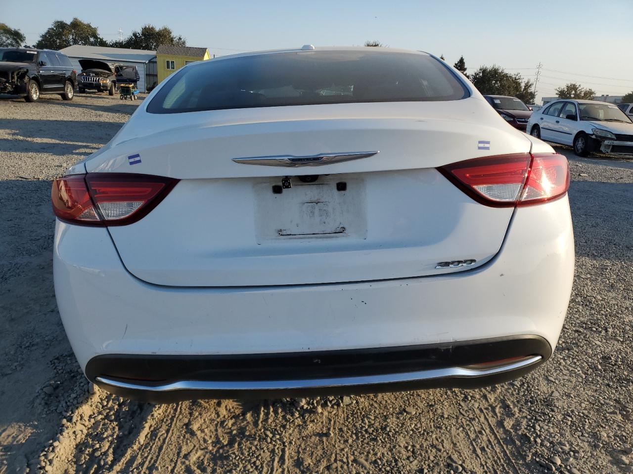 2015 Chrysler 200 Limited VIN: 1C3CCCAB3FN588711 Lot: 70572855