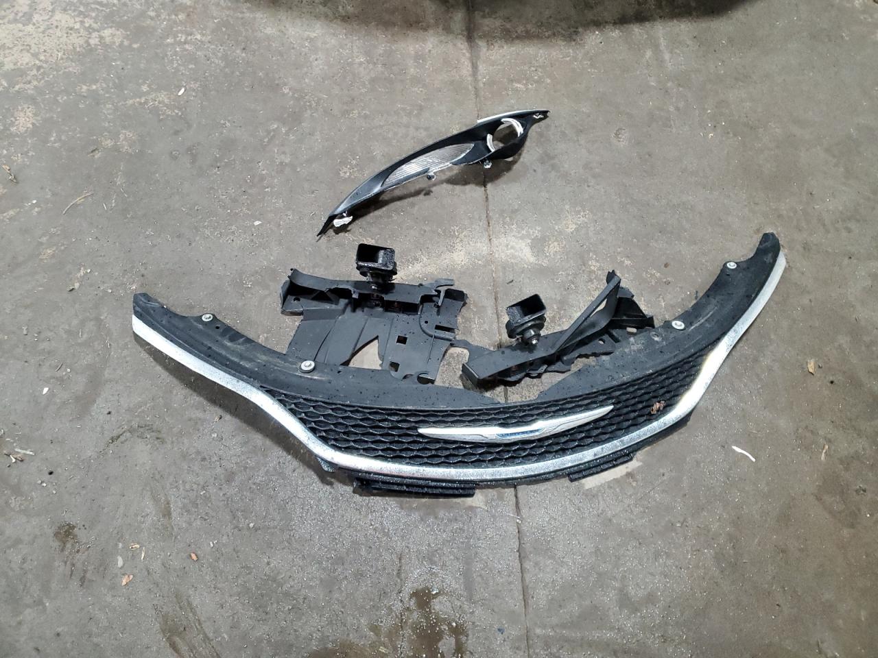 2015 Chrysler 200 Limited VIN: 1C3CCCAB3FN618323 Lot: 69222135