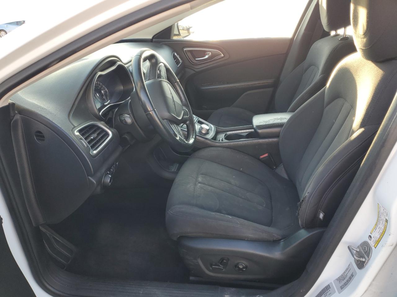 2015 Chrysler 200 Limited VIN: 1C3CCCAB3FN588711 Lot: 70572855