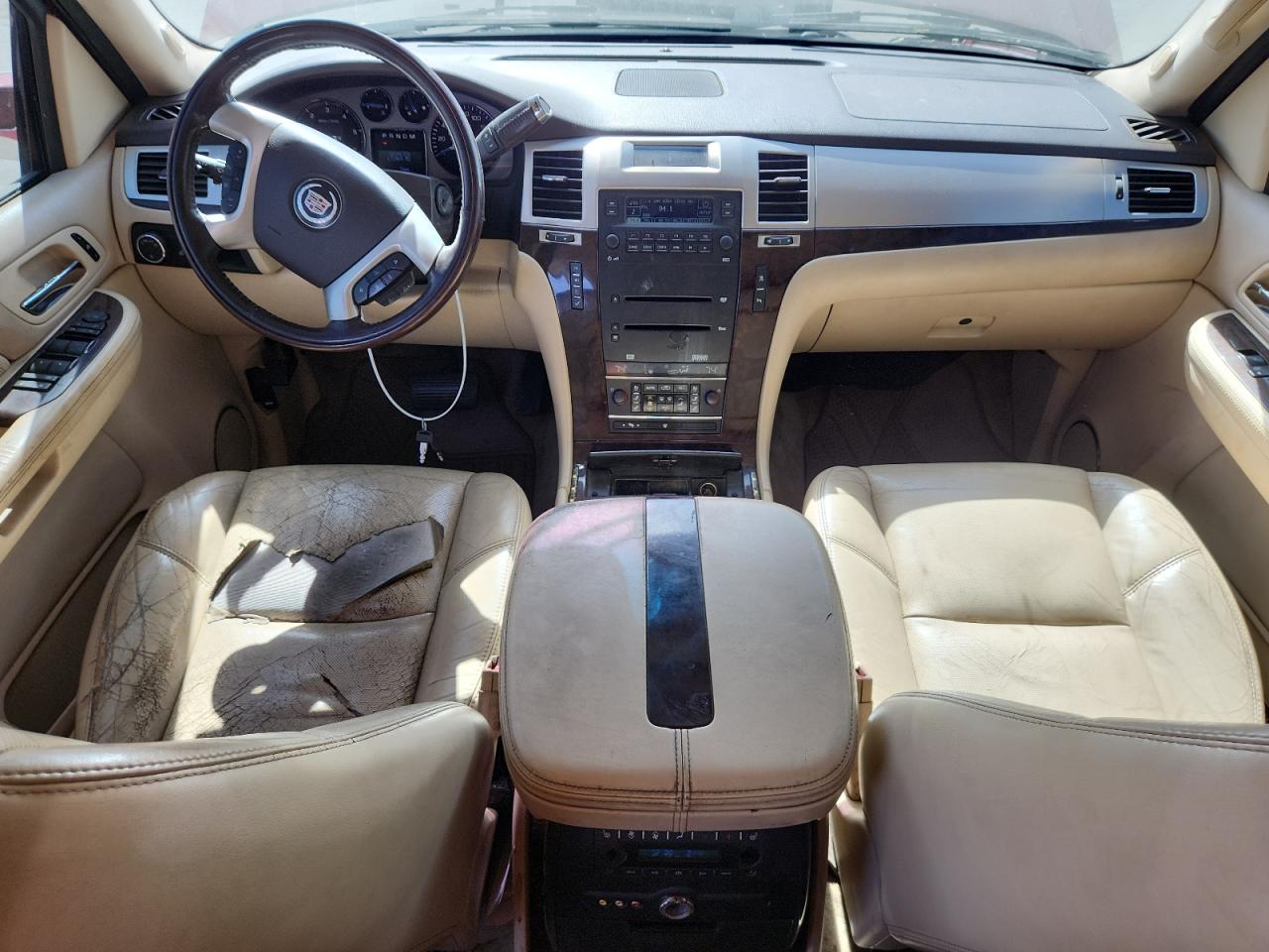 2007 Cadillac Escalade Luxury VIN: 1GYFK63827R175052 Lot: 68154055