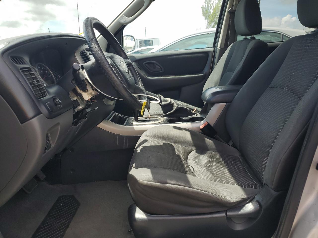 2005 Mazda Tribute S VIN: 4F2YZ04175KM02072 Lot: 66888615