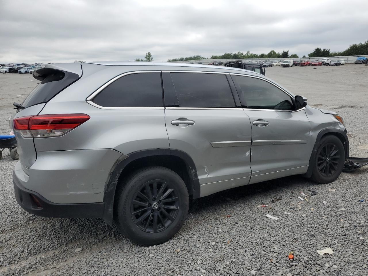 2018 Toyota Highlander Se silver null gas 5TDJZRFH2JS561326 photo #4