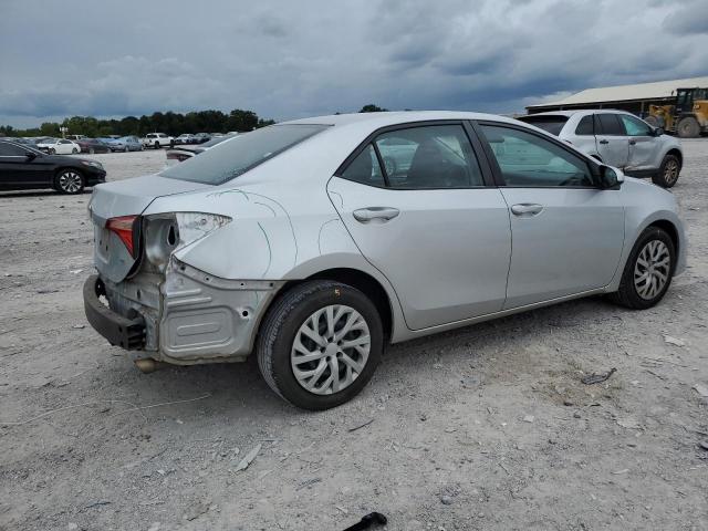Sedans TOYOTA COROLLA 2017 Srebrny