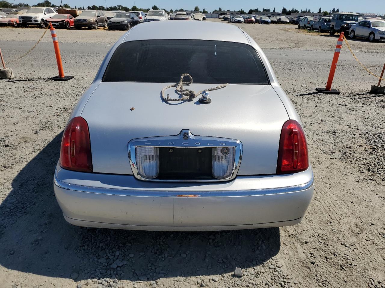 2002 Lincoln Town Car Cartier VIN: 1LNHM83W92Y609433 Lot: 69147145