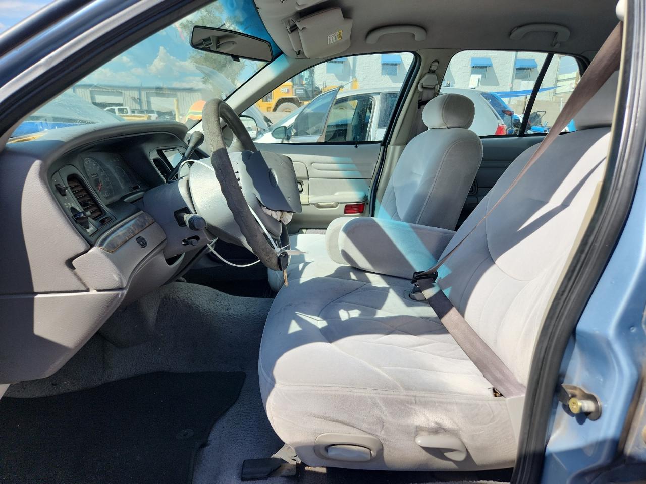 2000 Ford Crown Victoria VIN: 2FAFP73W4YX126069 Lot: 69283845