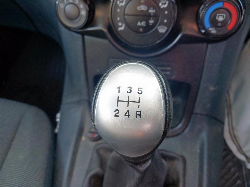 2010 FORD FIESTA 