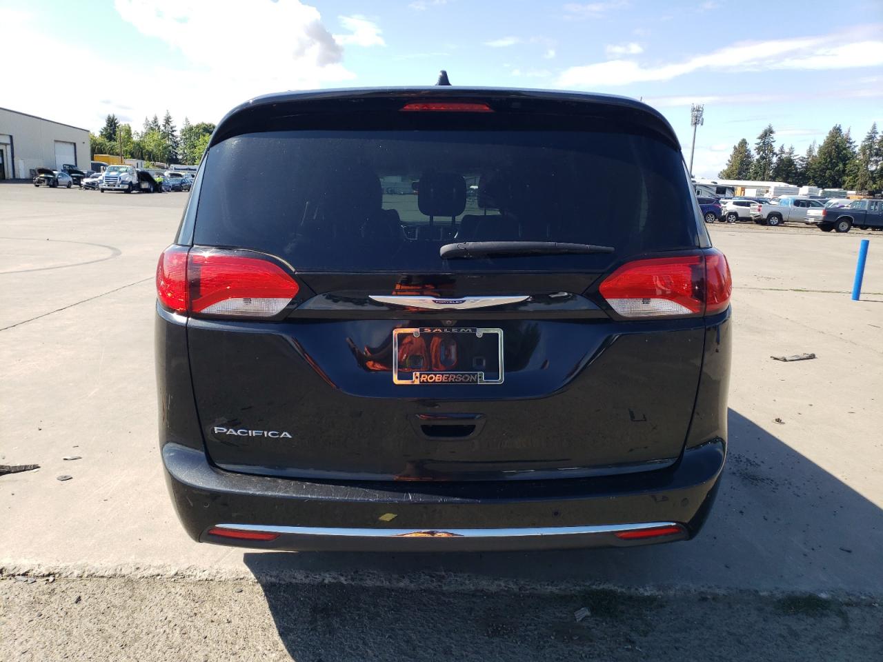 2020 Chrysler Pacifica Touring L VIN: 2C4RC1BG4LR133661 Lot: 69137955